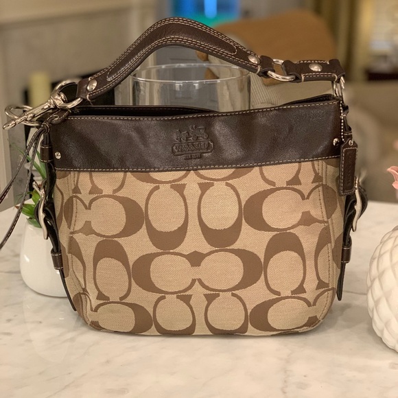 Coach Handbags - Coach Zoe Signature Hobo Shoulder Bag 🤎🤎